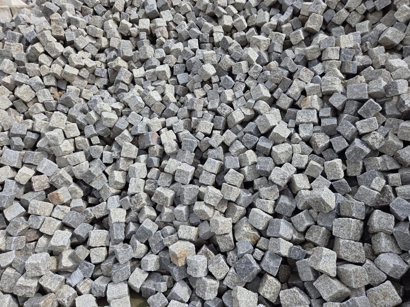 Grauwacke-Großpflaster-grau-bunt-gebraucht-2