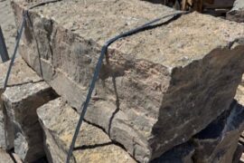 Muschelkalk Mauerquader ca. 35-40×40-50×40-120 cm grau-braun-bunt palettiert Muschelkalk Mauerquader ca. 35-40×40-50×40-120 cm grau-braun-bunt palettiert