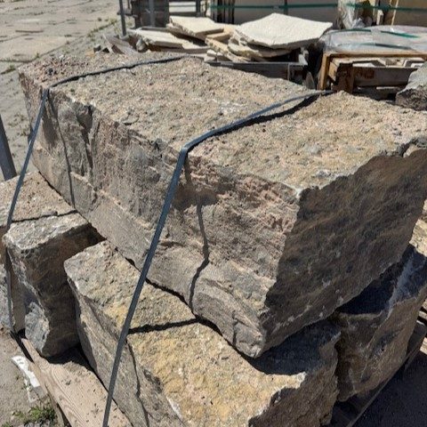 Muschelkalk Mauerquader ca. 35-40×40-50×40-120 cm grau-braun-bunt palettiert