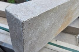 Kalkstein Kantenstein Mansura 8x20x100 cm creme-beige-walnuß Kalkstein Kantenstein Mansura 8x20x100 cm creme-beige-walnuß