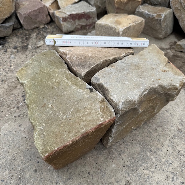 Gebrauchtes Quarzit Großpflaster 13-25 cm unregelmäßig