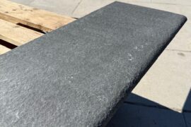 Basalt Poolplatte Mekong Black 122x35x3 cm anthrazit-schwarz