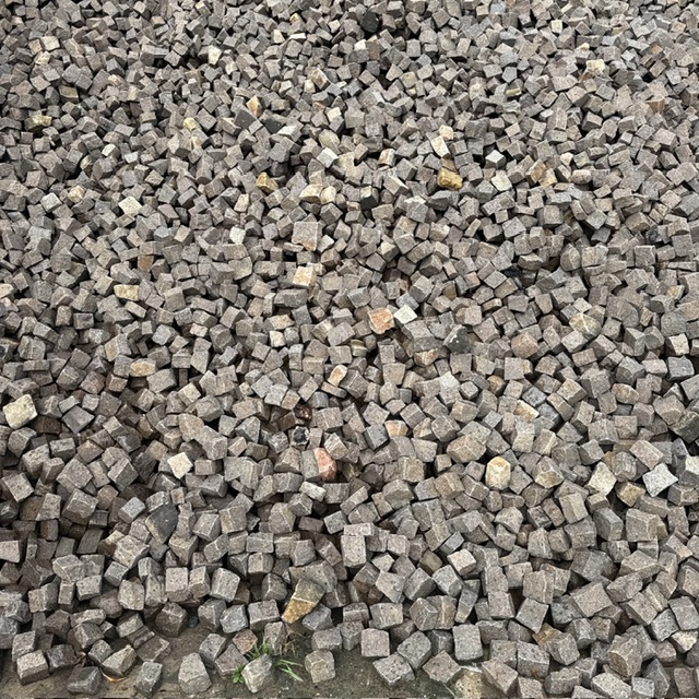 porphyr-mosaikpflaster-gebraucht-rot-braun-bunt2