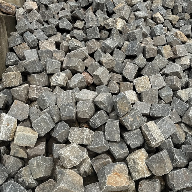 tephrit-großpflaster-unregelmäßig-gebraucht2