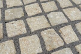 Kalkstein Mosaikpflaster Catrina 5x5x5 cm gelblich-cremebeige Kalkstein Mosaikpflaster Catrina 5x5x5 cm gelblich-cremebeige